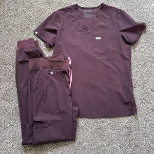 Figs Women's Scrub Set